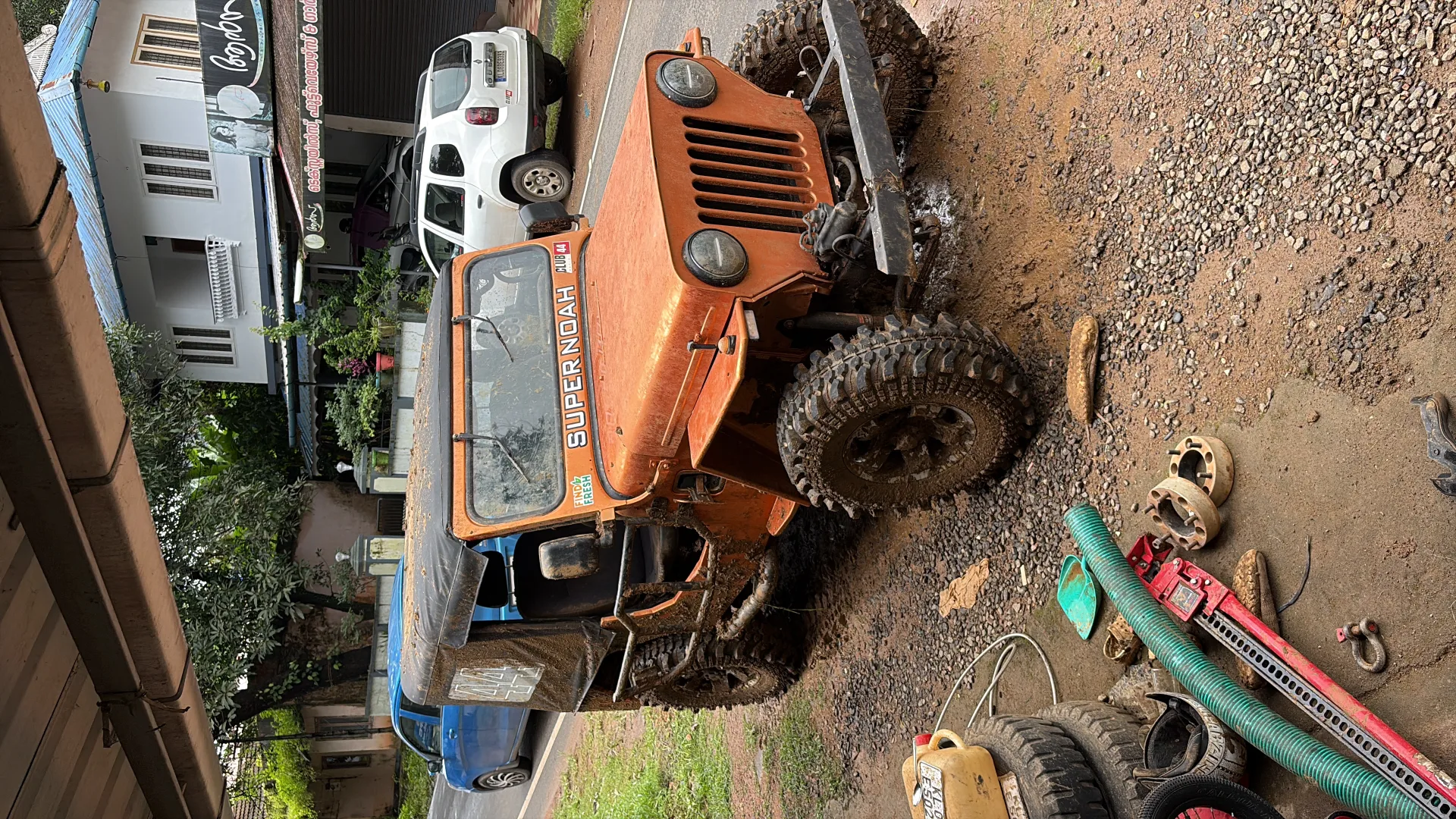 Vehicle photo 4