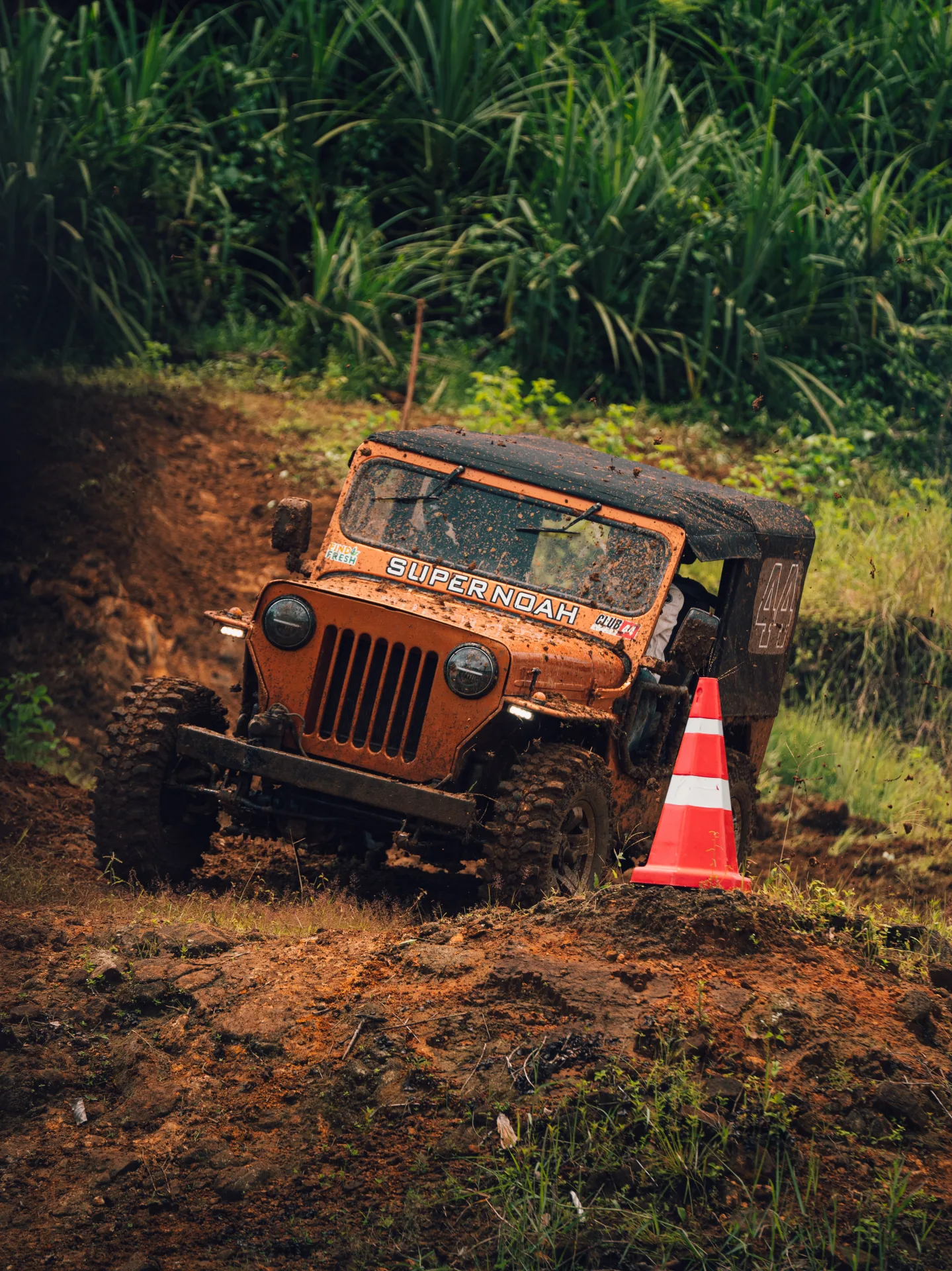 Vehicle photo 8