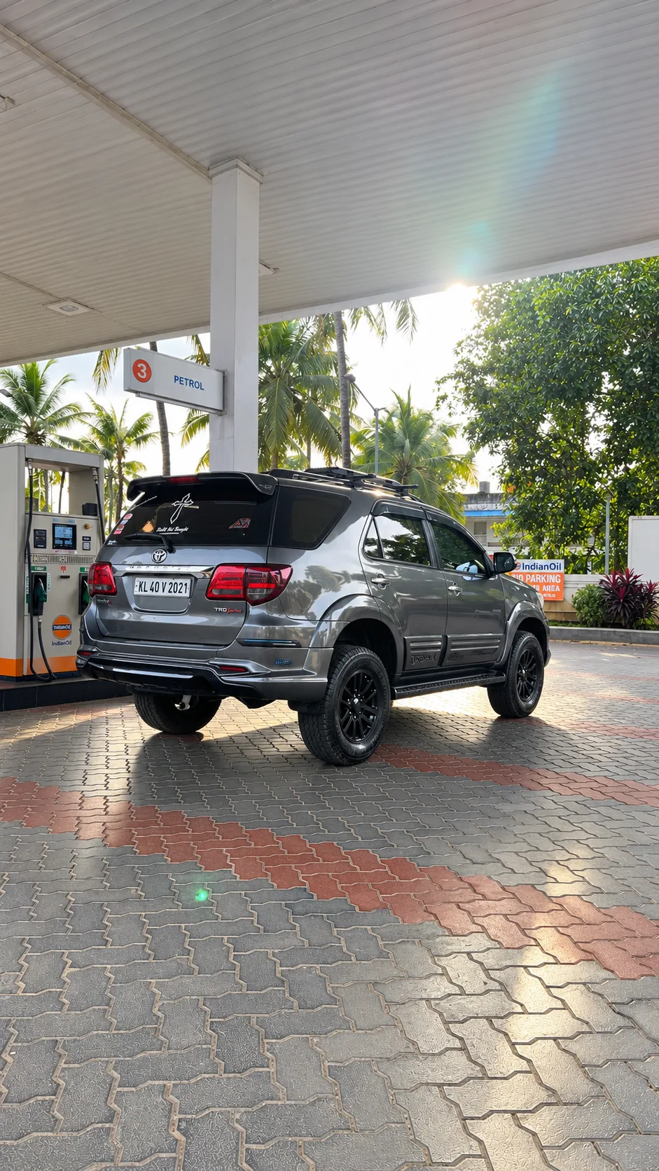 Vehicle photo 2