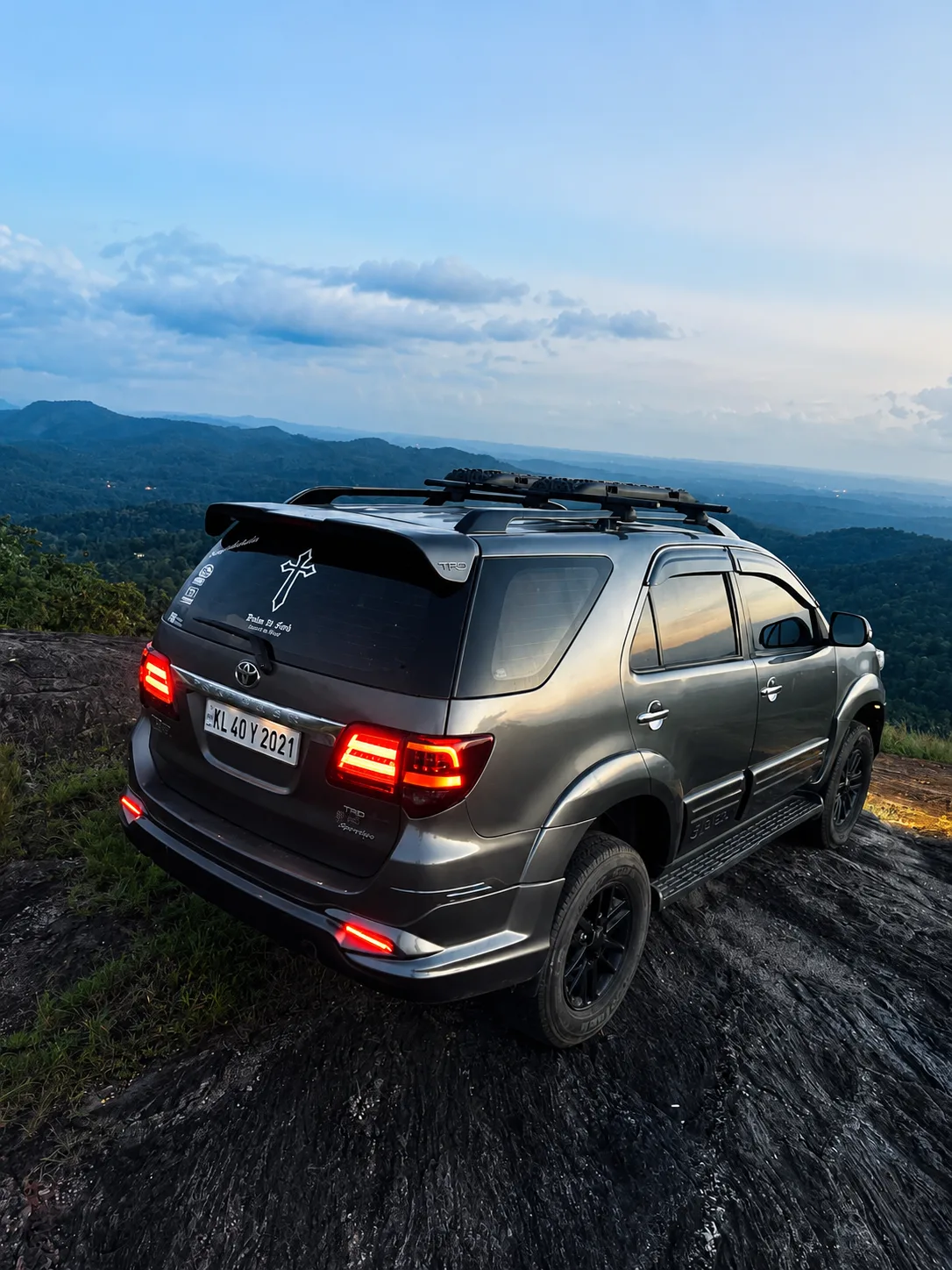 Vehicle photo 3