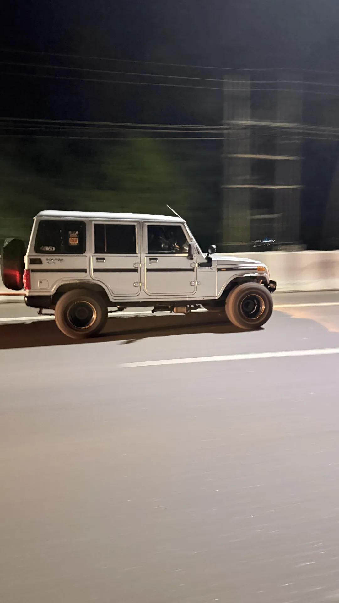 Vehicle photo 4
